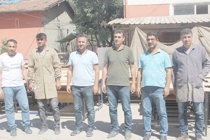 Öğretmenler hem boyacı hem mobilyacı oldu   