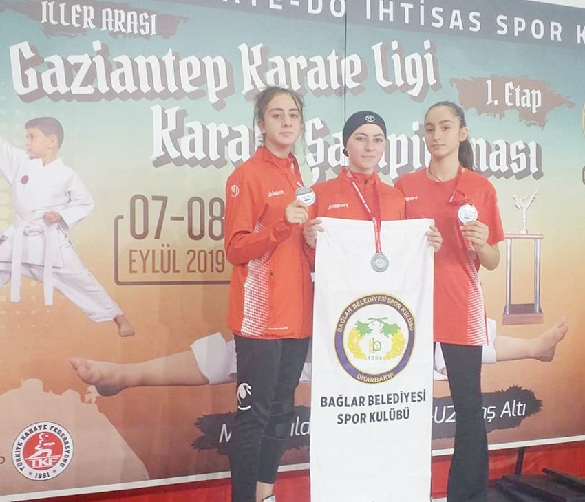 Bağlar Belediyespor karate takımı 3’te 3 yaptı 