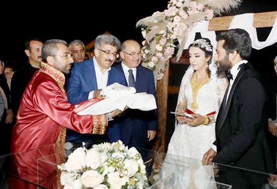 Nikah şekeri yerine fidan dağıttılar