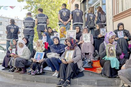 Oğlunun ölüm haberini alınca