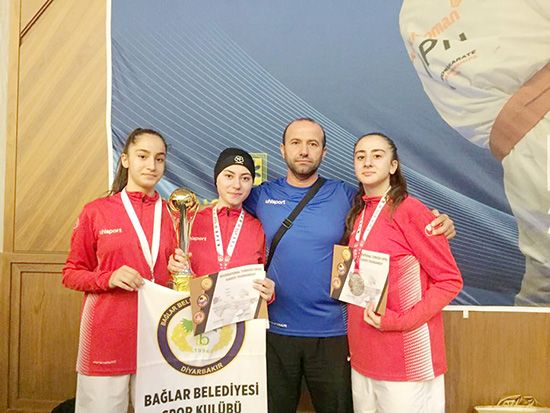 Karatede Bağlar Belediyespor farkı