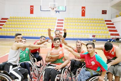 Engeli, basketbol tutkusunun önüne geçemedi 