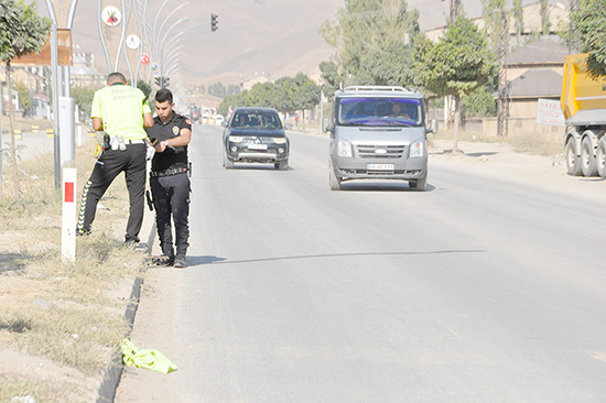 Aracın çarptığı öğretim görevlisi hayatını kaybetti 