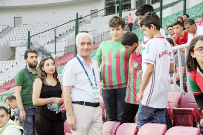 Görme engelli gençler ilk kez futbol maçına gitti 