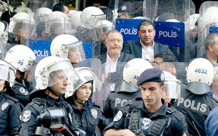 HDP Eş Genel Başkanı Temelli'ye İzmir'de sözlü tepki