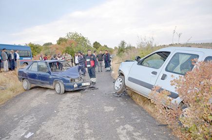 Yolcu minibüsü devrildi: 13 yaralı