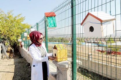 Atık malzemeler köydeki öğrencilerin elinde hayat buldu