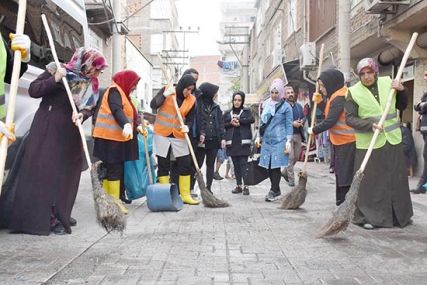 Bağlar'a kadın eli değince!