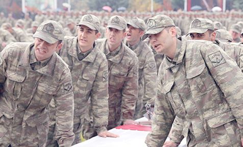 Yeni askerlik sisteminin ilk yedek astsubayları yemin etti