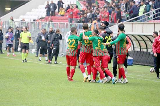 Amedspor Kendine Geldi