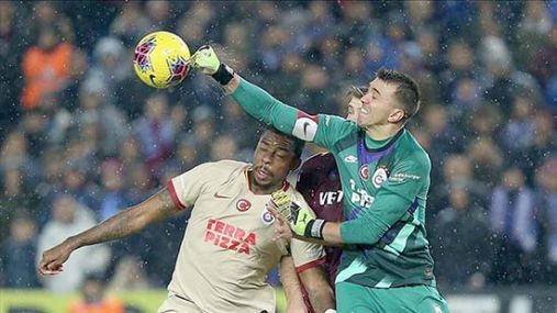 Fernando Muslera, Galatasaray'ı sırtlıyor