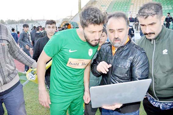 Adıyaman 1954 sporlu futbolcular 'Millilerden Asker Selamı' karesini seçti