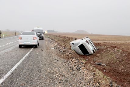 Otomobil takla attı