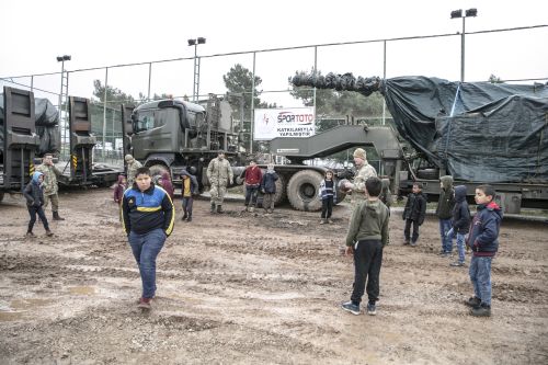 Sınırdaki çocukların Mehmetçik sevgisi