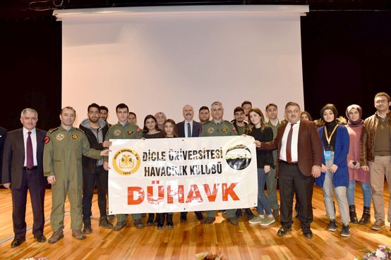 DÜ'de sivil havacılık öğrencilerine jandarma havacılığı tanıtıldı