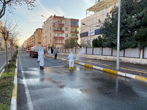 Bağlar'da cadde ve sokaklar dezenfekte edildi