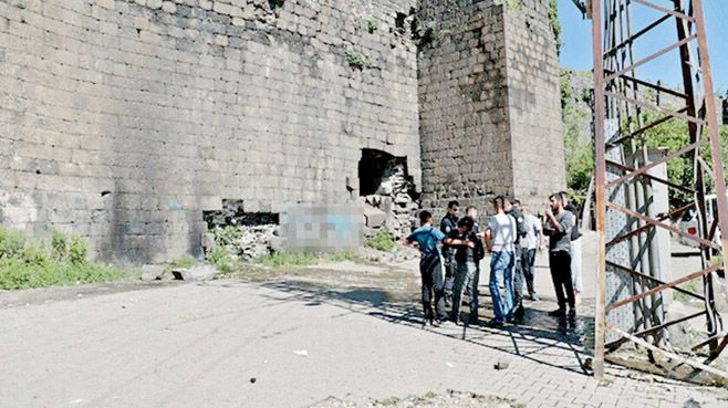 Polisten kaçtı surdan düştü