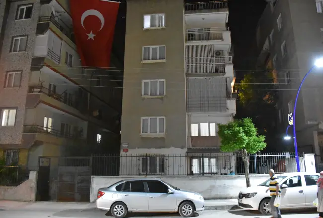 Manisa'da bir apartman karantinaya alındı