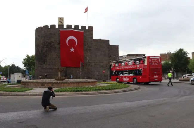 Diyarbakır'da evde kalanlara belediyeden konser