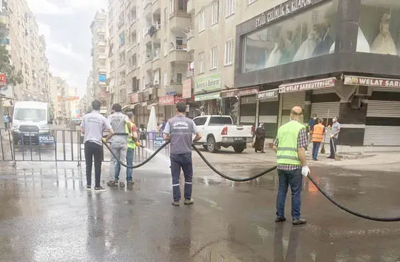 Sakarya Caddesi'nde dezenfekte çalışması yapıldı