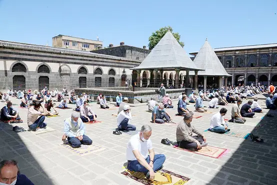 74 gün sonra Cuma namazı