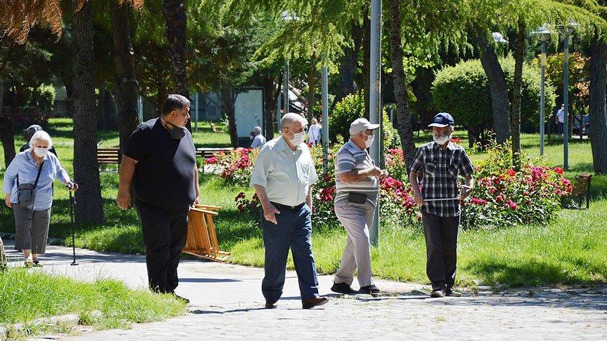 65 yaş üstü sokağa çıkma yasağı 7 Haziran yaşlılarımız sokağa çıkabilecek mi? İşte normalleşme detayları