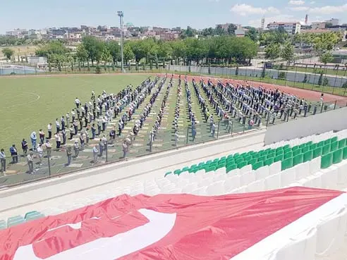 Cemaatle namaz kıldılar