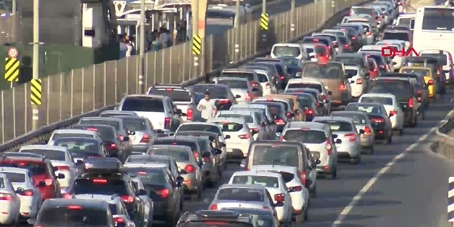 İstanbul'da sokağa çıkma yasağı kalabalığı ürküttü