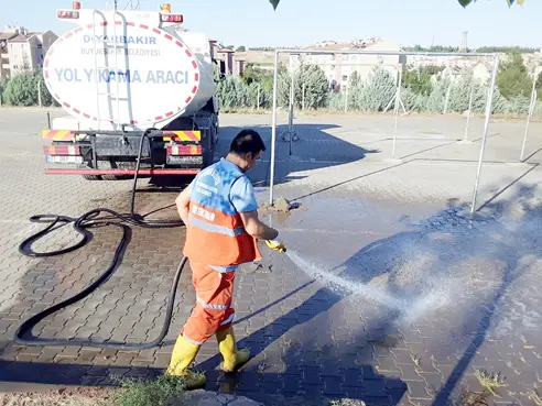 Diyarbakır’da kurban satış ve kesim yerleri tazyikli ve deterjanlı suyla yıkandı