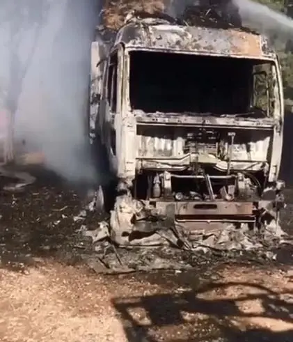 Saman yüklü tır alev aldı, araç küle döndü