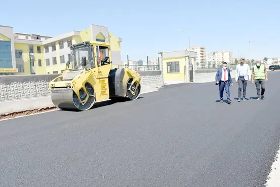 Bağlar Belediyesi okul bölgesine yol kazandırdı