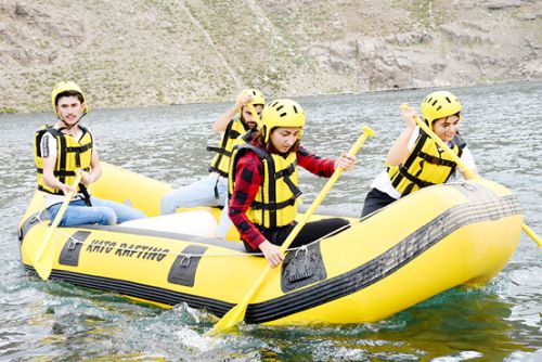 3 bin rakımda rafting keyfi  