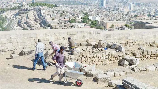 Urfa Kalesi'nde geçmişin izleri aranıyor