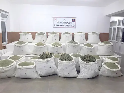 Diyarbakır'da 877 kilogram esrar ele geçirildi