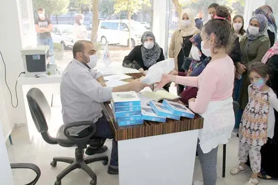 Yetimler Vakfı, 300 yetim öğrenciye tablet dağıttı