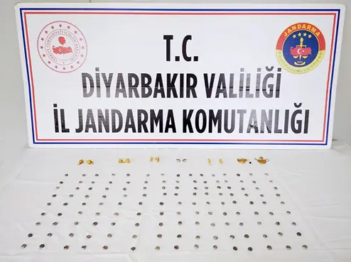 Diyarbakır'da tarihi eserleri satmak isteyen 3 şüpheli suçüstü yakalandı