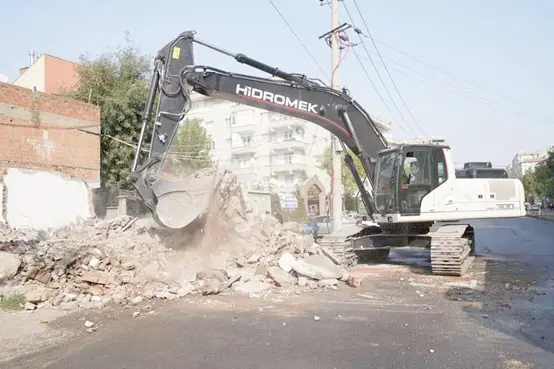 Kamulaştırılan yapılara yıkım!