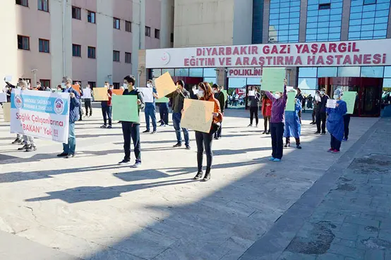 Sağlıkçıların sesi duyulsun