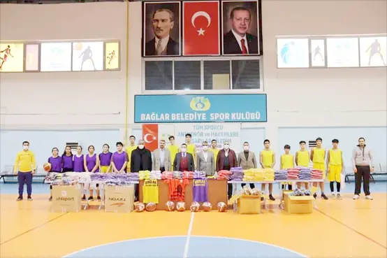 Basketbol takımlarına malzeme desteği