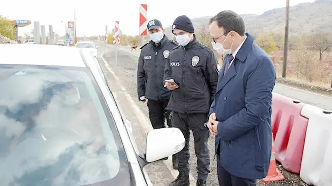 Vaka sayılarının sıfırlandığı ilçede, vatandaşlar sigara yasağına uydu