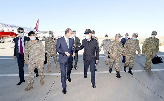 Akar ve TSK komuta kademesi sınır hattında