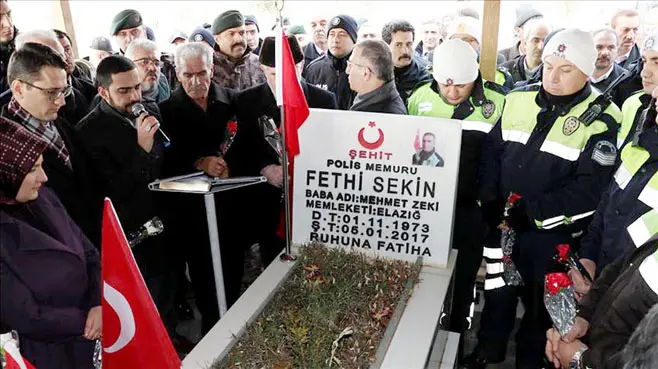 Şehit polis memuru Fethi Sekin, mezarı başında anıldı