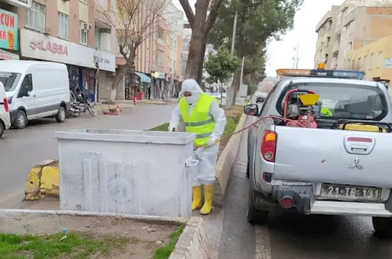 Bismil’de çöp konteynerleri dezenfekte ediliyor 