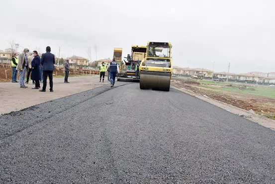 İlk asfalt döküldü!