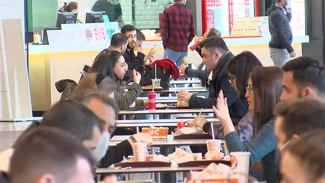 Restoranlar açıldı; AVM'lerin yemek katları doldu taştı