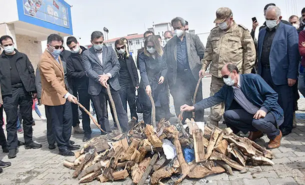 Batman Valisi, nevruz ateşi yaktı