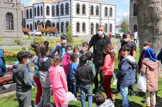 Simit sattığı mekanların arkeoloğu oldu