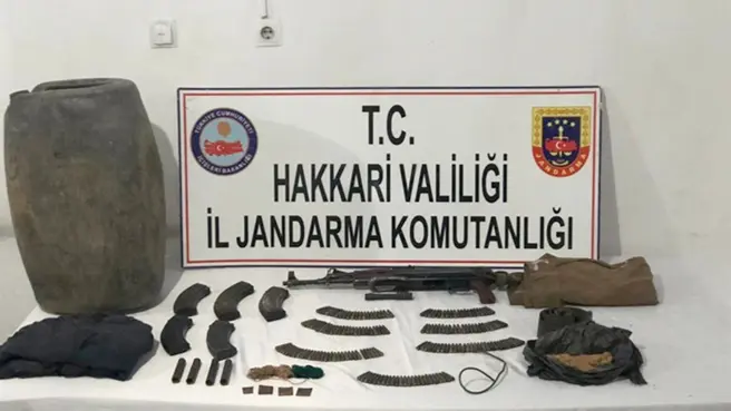 Hakkari'de toprağa gömülü silah ve mühimmat ele geçirildi