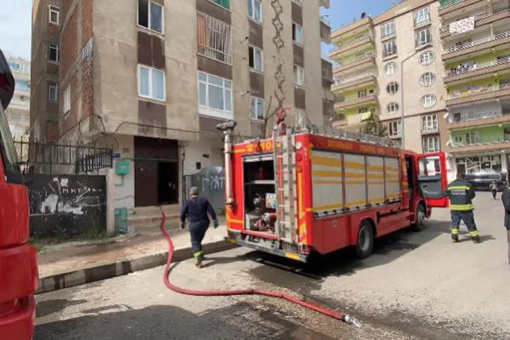 Madde bağımlısı genç, odasını ateşe verdi