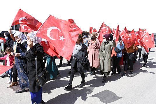 Annelerin eylemi bölgeye yayıldı